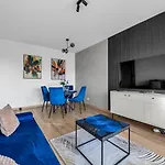 Warsaw Praga - Modern Apt, Parking, Near River - By Rentujemy