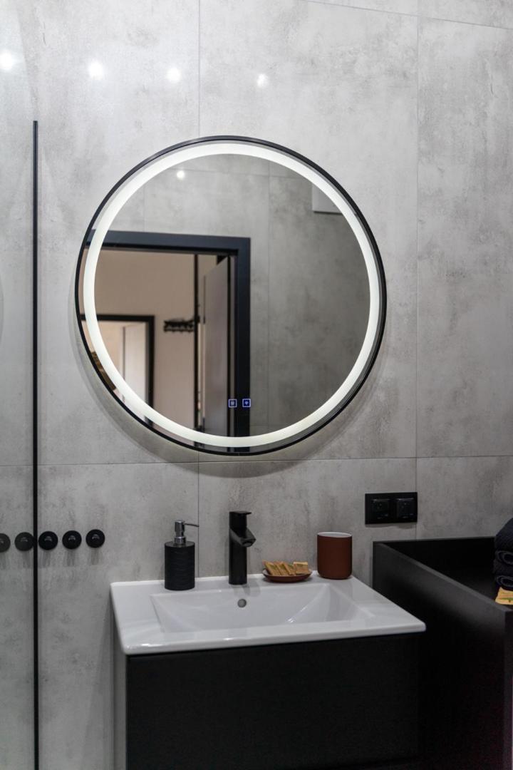 Praga - Modern Apt, Parking, Near River - By Rentujemy Apartment